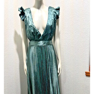 Lulu's Exceptional Drama Satin Lace Up Pleated Maxi Dress Prom Green Sz M NWT